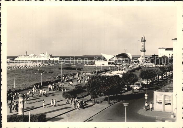 Warnemuende Ostseebad Promenade Teepott Ozeandampfer Leuchtturm