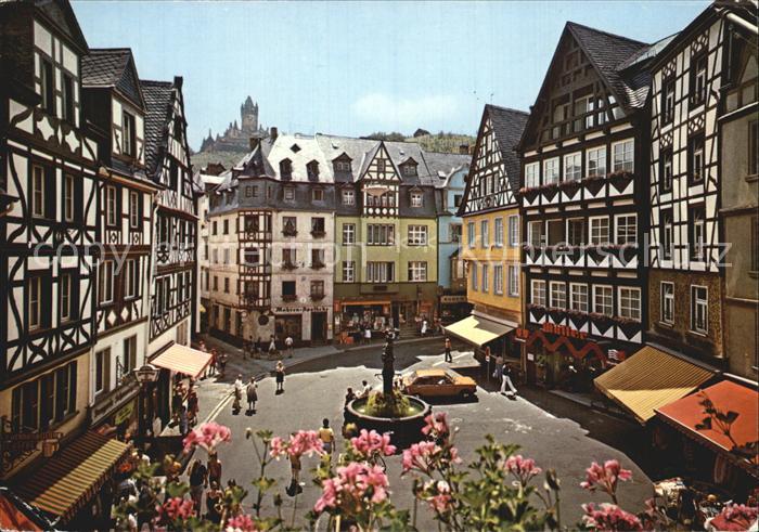Cochem Mosel Marktplatz mit St Martinsbrunnen Burg Cochem
