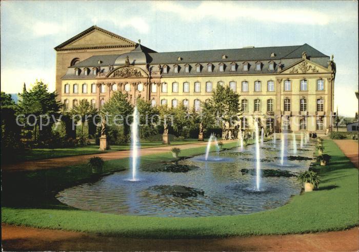 TRIER  CITY Palastgarten und Kurfuerstliches Schloss Wasserspiele