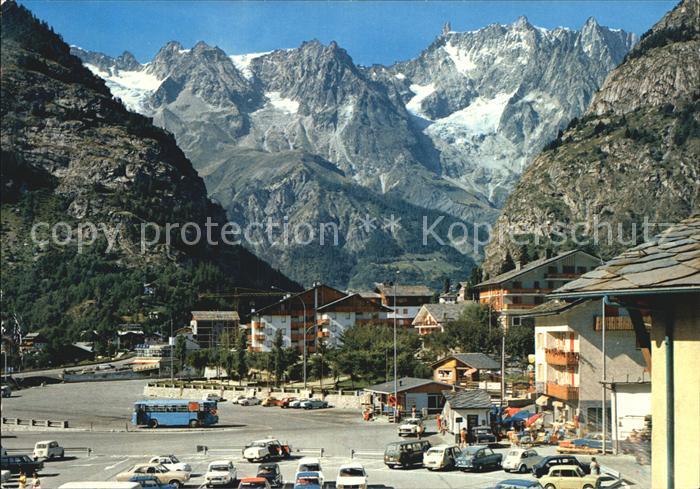 Courmayeur Un angelo di panorama La catena del Monte Bianco Il Dente del Gigante