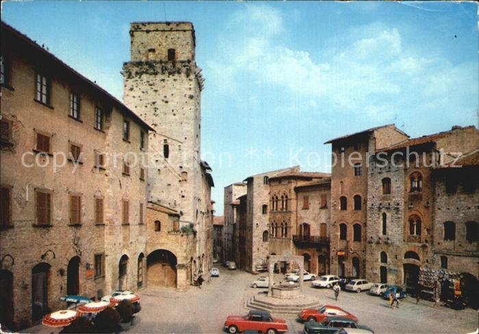 Siena Citta di San Gimignano Piazza della Cisterna Palazzi Medioevali