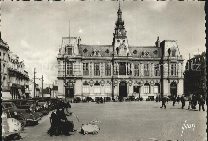 Poitiers 86 Place d`Arme et Hotel de Ville