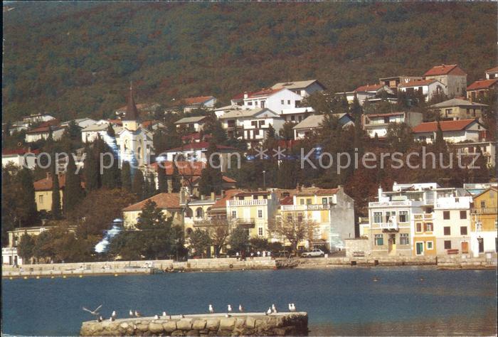 Selce Crikvenica Haeuser am Meer