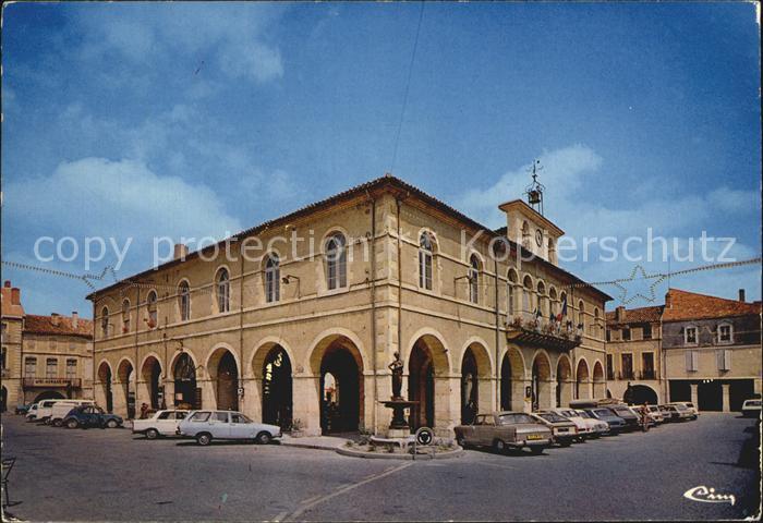 Fleurance La mairie et la place
