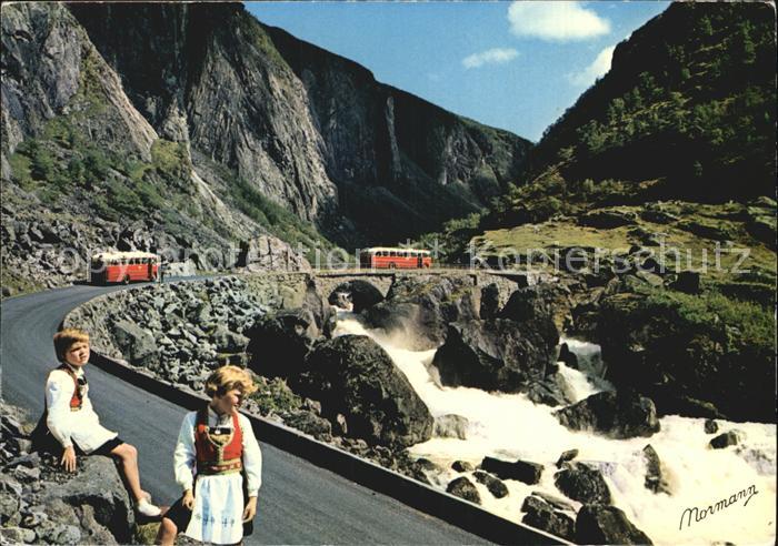 Norge Norwegen Mabodalen Ruten Eidfjord Fossli Geilo Kinder in Tracht