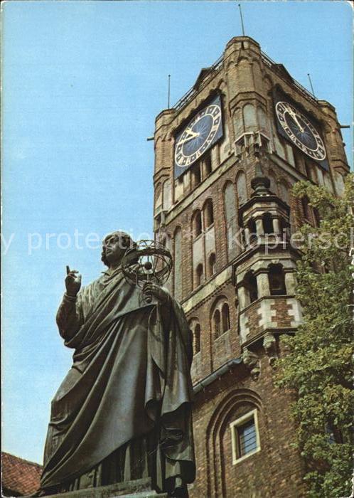 Torun Thorn Pomnik Mikolaja Kopernika i gotycka wieza ratuszowa Denkmal Rathaust