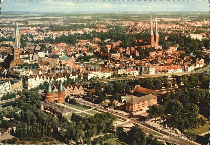 LueBECK  CITY Innenstadt Holstentor Kirche Fliegeraufnahme