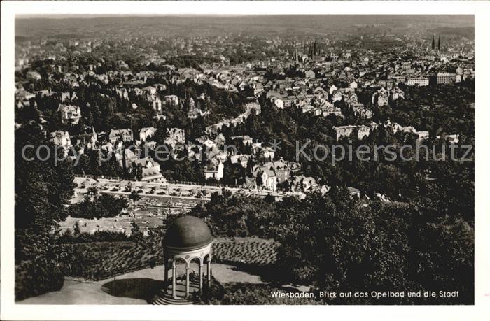 Wiesbaden Blick auf das Opelbad und die Stadt