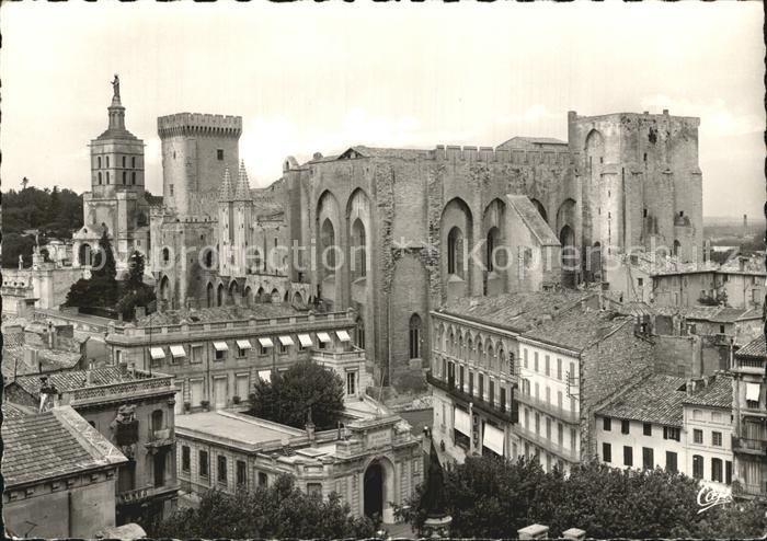 Avignon Vaucluse Le Palais des Papes la Cathedrale