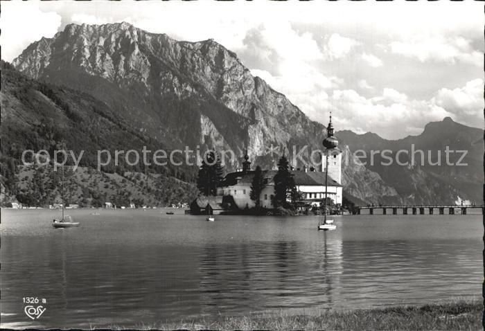 Gmunden Salzkammergut Schloss Ort mit Traunstein und Traunsee