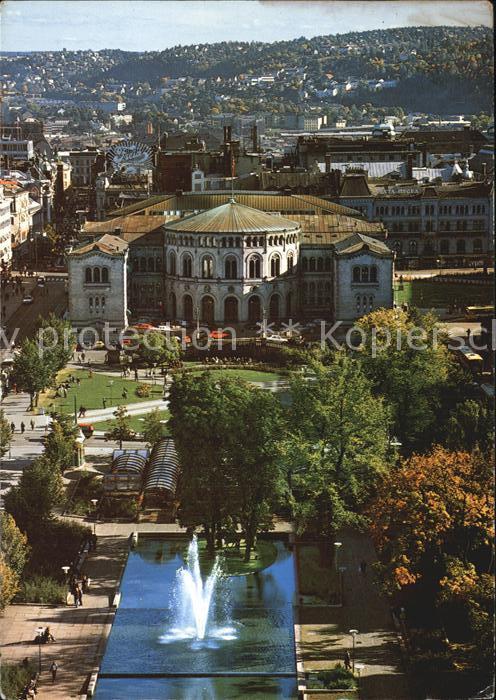 Oslo Norwegen Parti fra Studenterlunden med Stortingsbygningen