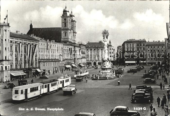 Linz Donau Hauptplatz Brunnen