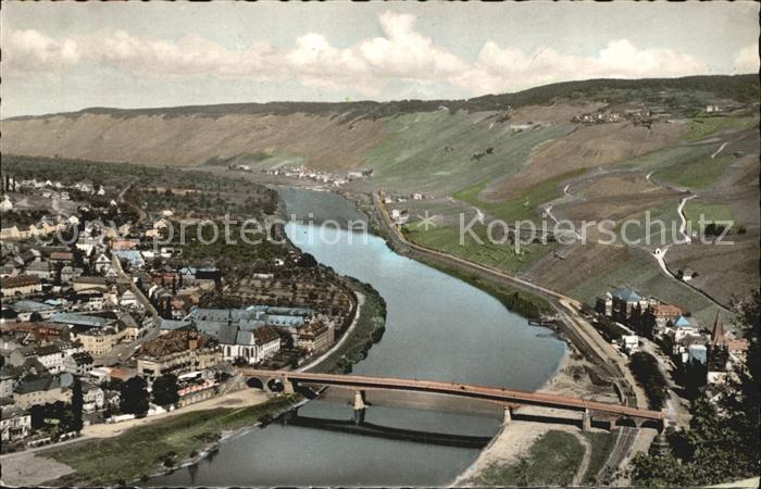 BERNKASTEL-KUES Berncastel Rheinland-Pfalz Panorama Moseltal Bruecke