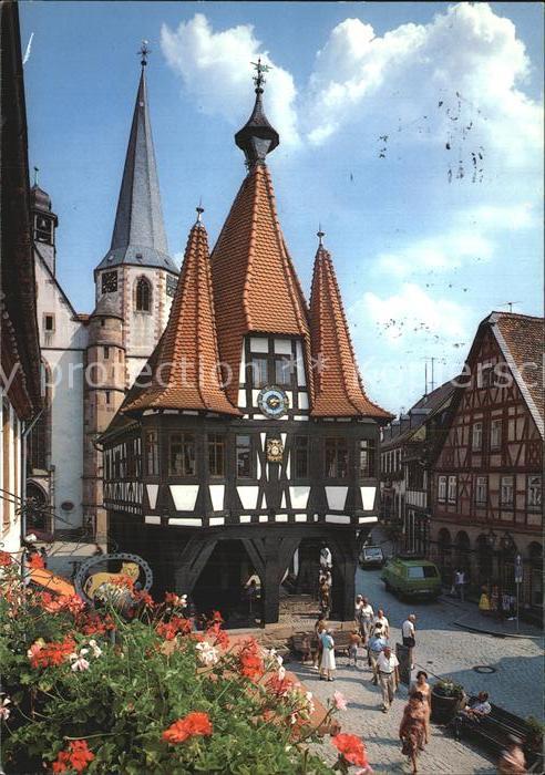 Michelstadt Rathaus aus dem Jahre 1484 Altstadt Fachwerkhaeuser Kirche