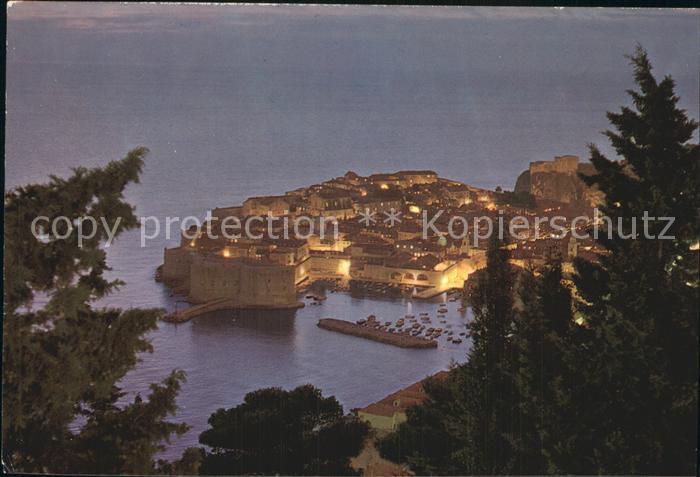 Dubrovnik Ragusa Blick auf Altstadt Hafen Festung Nachtaufnahme