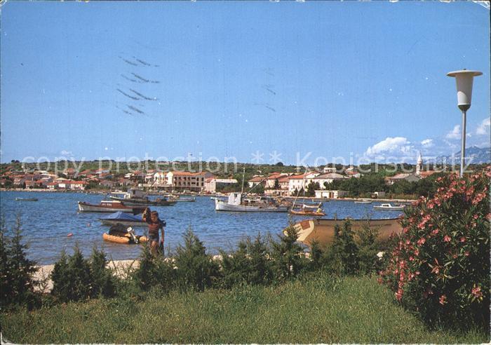 Novalja Partie am Strand Boote