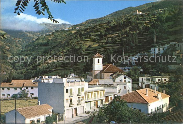 Bubion Ortsansicht mit Kirche Berge