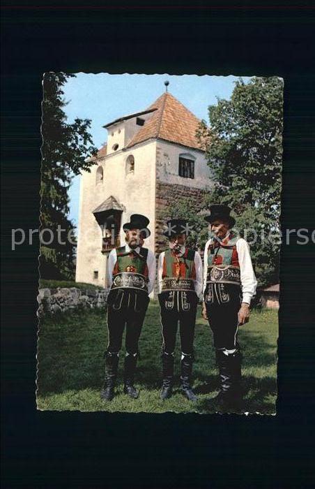 Kastelruth Suedtirol Maenner in Tracht