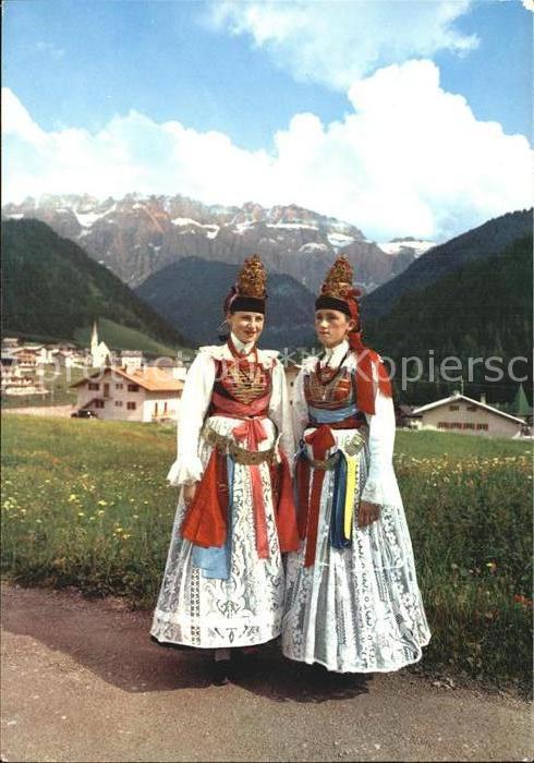 Groeden Tirol Frauen in Tracht