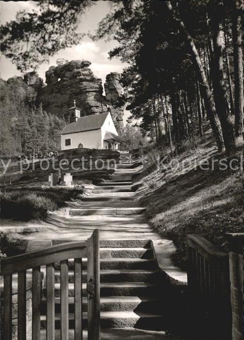 Dahn Ehrenfriedhof Kapelle mit Hochstein