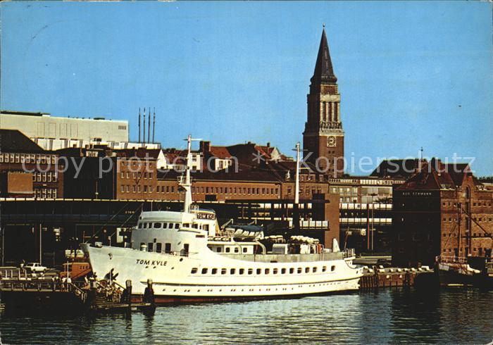 KIEL  CITY MS Tom Kyle am Bahnhofskai mit Rathausturm