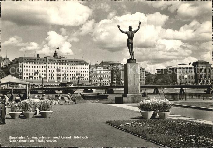 Stockholm Stroemparterren med Grand Hotel och Nationalmuseum i bakgrunden