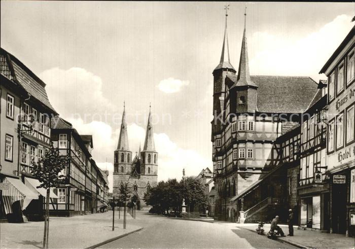 Duderstadt Niedersachsen Rathaus und Markusstrasse mit Kirche