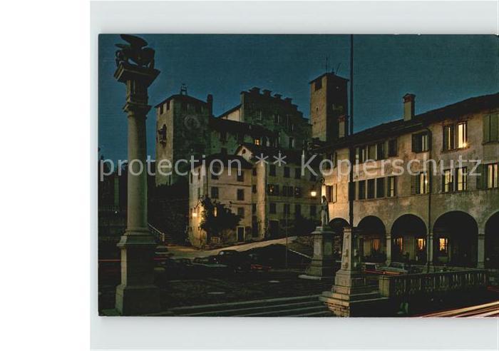 Feltre Maggiore Platz bei Nacht