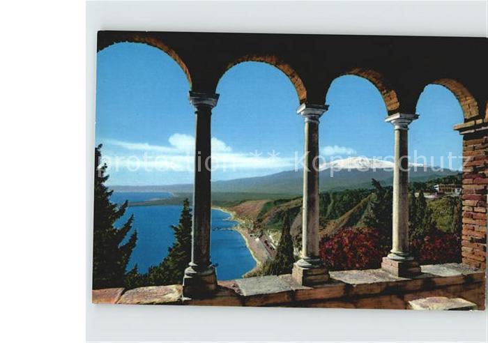 Taormina Sizilien oeffentliche Garten Etna