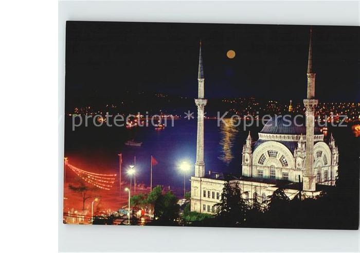Istanbul Constantinopel Moschee und Bosporus bei Nacht