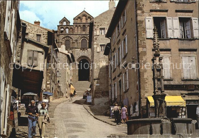 Le Puy-en-Velay Rue des Tables Fontaine des Tables Montee vers la Cathedrale