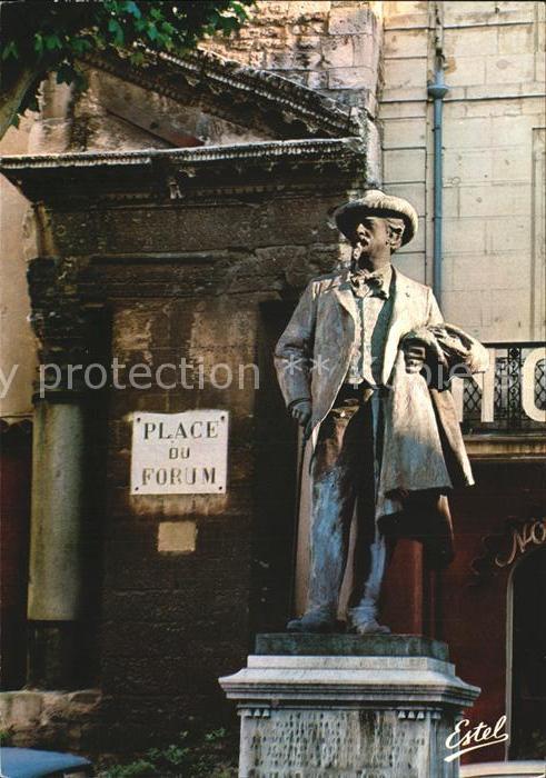 Arles Bouches-du-Rhone Place du Forum Statue de Frederic Mistral Denkmal
