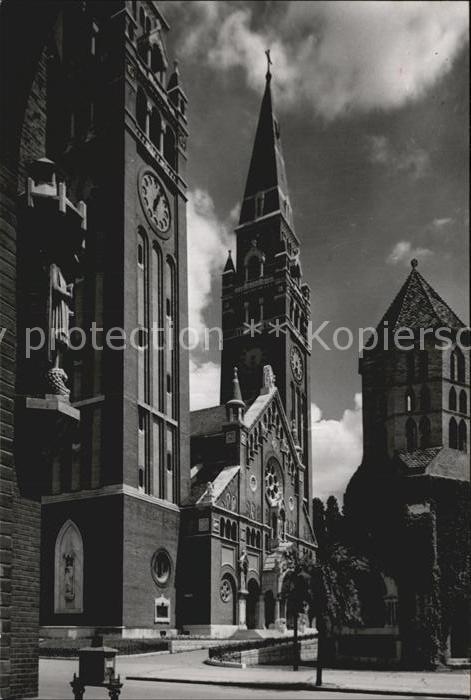 Szeged Fogadalmi templom a XIII szazadbeli Csonka toronnyal Kirche