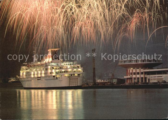Noworossijsk Passagierdampfer Marinestation Feuerwerk