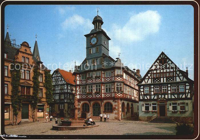 Heppenheim Bergstrasse Marktplatz mit Rathaus Brunnen Fachwerkhaeuser Luftkurort