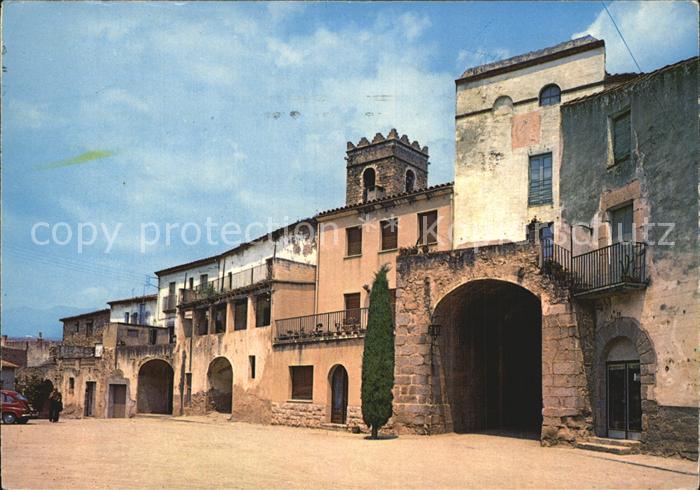 Darnius Plaza y Entrada al Recinto Fortificado