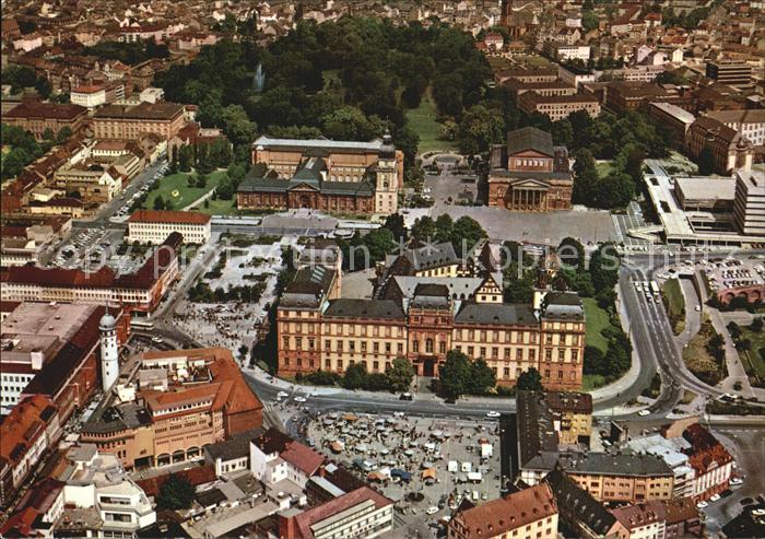 Darmstadt Marktplatz Schloss Tor zu Odenwald und Bergstrasse Fliegeraufnahme