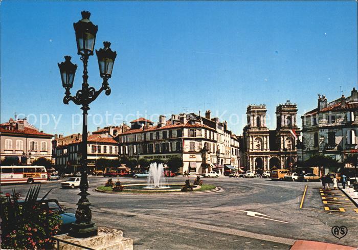 Auch Gers La Place et la Basilique Ste Marie