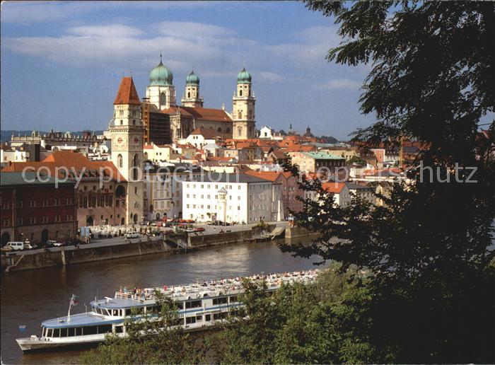 PAssAU Bayern Donaupartie mit Rathaus und Dom