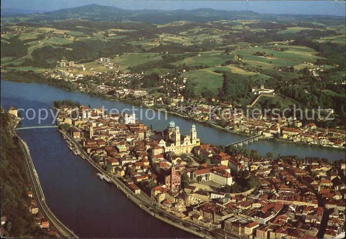 PAssAU Bayern Dreifluessestadt Fliegeraufnahme Zusammenfluss von Donau Inn und I