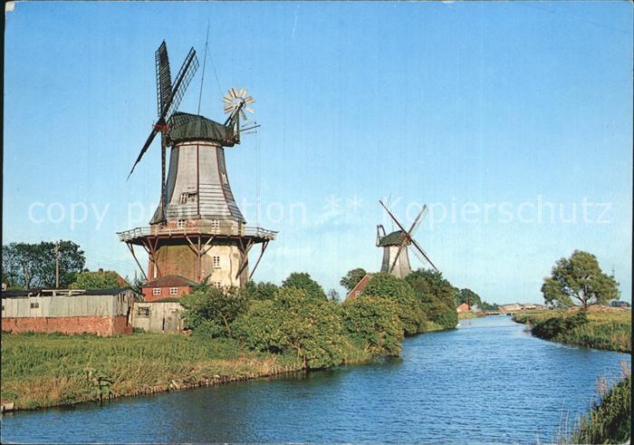 Greetsiel Zwillingsmuehlen in Ostfriesland
