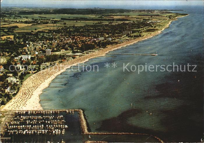 Groemitz Ostseebad Fliegeraufnahme mit Hafen und Strand