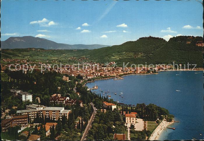 Garda Lago di Garda Fliegeraufnahme mit See