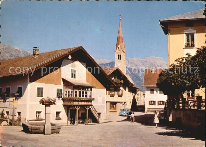 Aldrans Ortspartie mit Brunnen