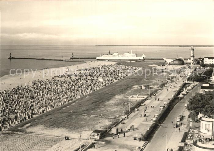Warnemuende Ostseebad Blick vom 19. Stock des Hotels Neptun Teepott Leuchtturm F
