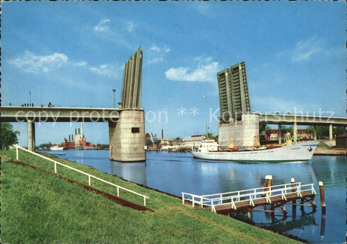 Frachter Binnenschifffahrt Luebeck Herrenbruecke