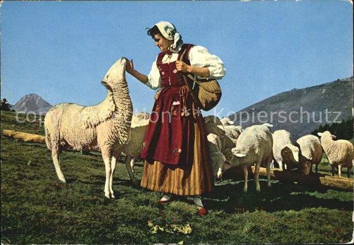 Schafe Bergere et ses moutons Costumes Pyreneens