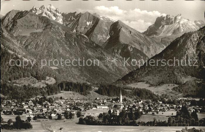 Oberstdorf Total mit Kroetenspitzen Fuerschieder und Kratzer