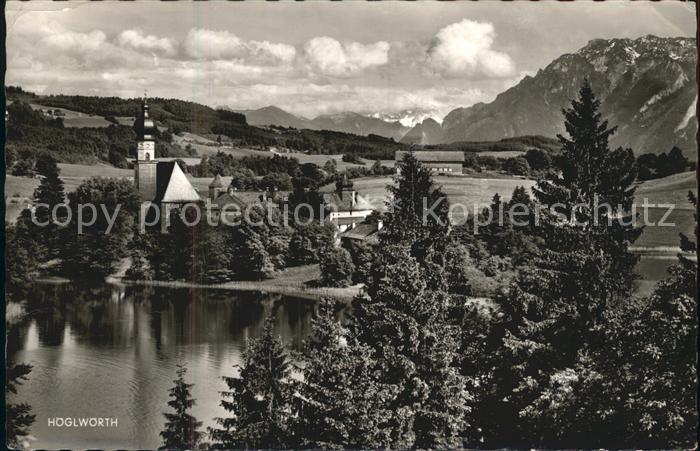 Hoeglwoerth Kirche mit Dachstein und Untersberg