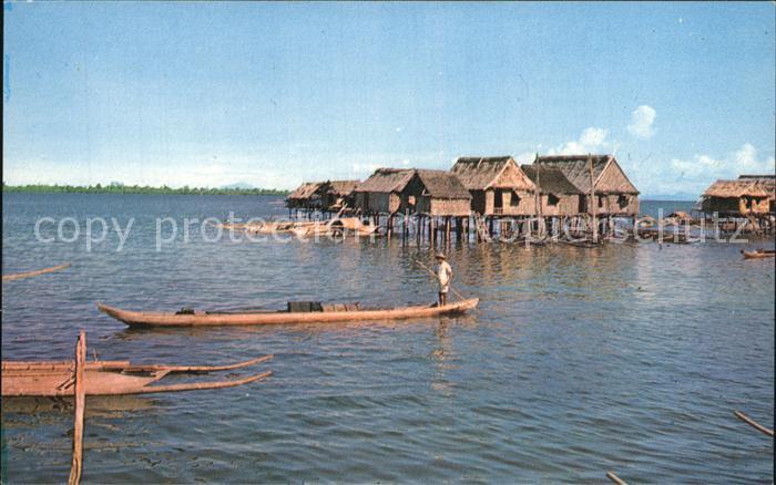 Philippinen Moro Village in Sulu The houses of these Filipinos are built on stil